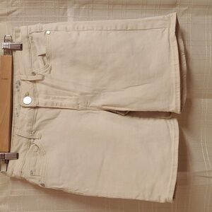 Seven7 Shorts Womens Size 6 Cream denim Bermuda